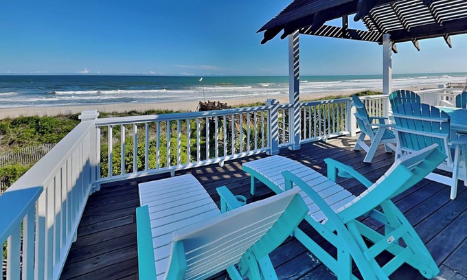 North Topsail Beach House | Blue Me A Wave | Oceanfront + Pet-friendly
