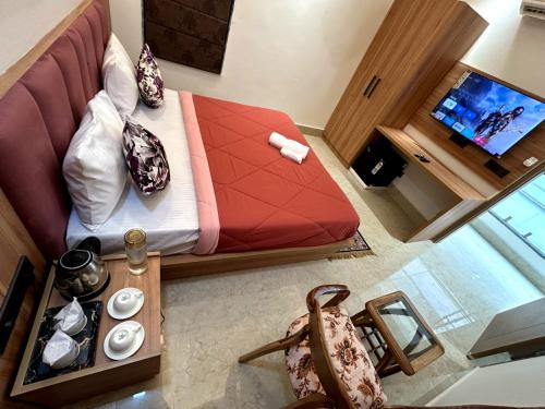 DLF Phase 5 Hotel | Blue Moon Residency