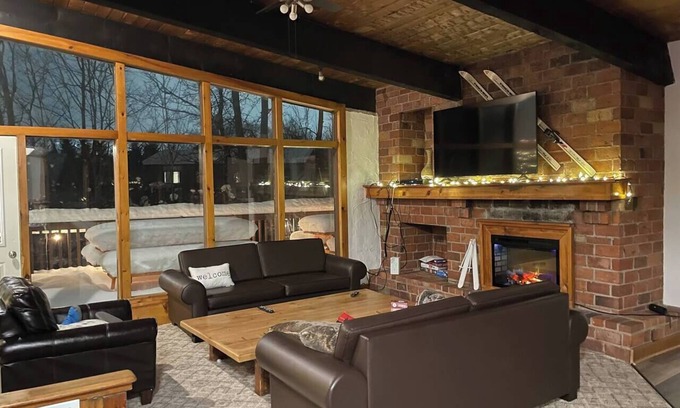 The Blue Mountains Ski Chalet | Blue Mountain Gem walking distance to Village-L