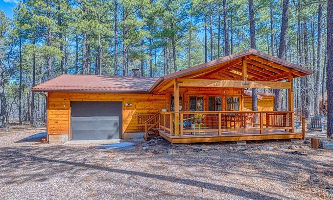 Pinetop Cabin | Blue Spruce Retreat - Luxury Cabin in WMSH w/Hot Tub/Zipline & Outdoor Firepit!