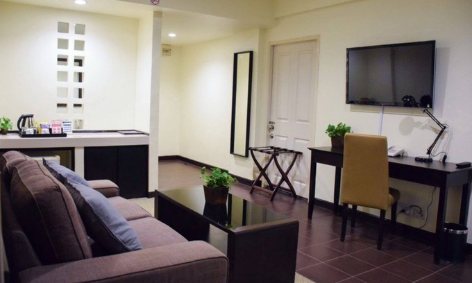 Bang Kaeo Apartment | Blue toned with Color Suite@Suvarnabhumi-Bangna