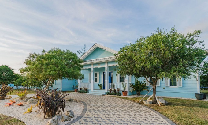 Savannah House | Blue Turtle - 3 bedroom Cayman Style House, 3 mins from the beach