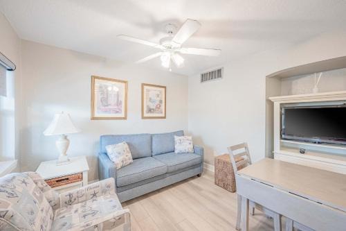 Clearwater Beach House | Blue Wave Suite 8