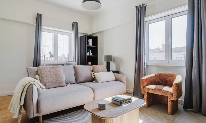 Sao Joao de Deus Apartment | Blueground | Areeiro 2bd apartment