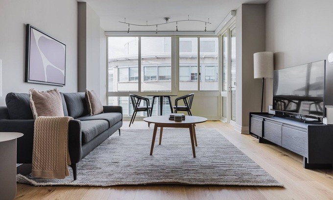 Connecticut Ave - K Street Apartment | Blueground | Foggy Bottom 1bd apartment
