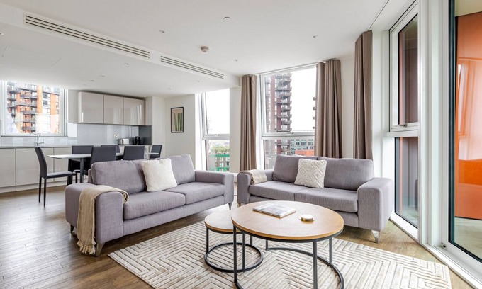 Vauxhall Apartment | Blueground | Nine Elms, balcony, nr Battersea Park