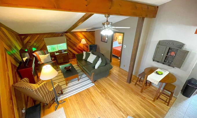 McGregor Hotel | Bluffside Chalet Suite