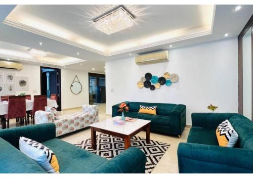 Safdarjung Enclave Apartment | BluO 4BHK Safdarjung Enclave - Lift & Balcony