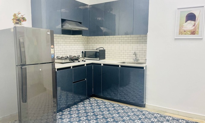 Gurugram Apartment | BluO Awesome 1BHK DLF Galleria Market ,Gym TT