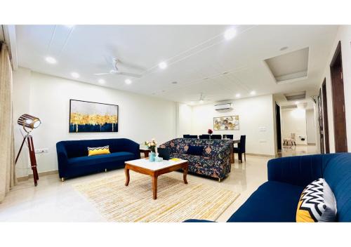 Saket Apartment | BluO Modern 3BHK Saket - Lift, Parking, Balcony