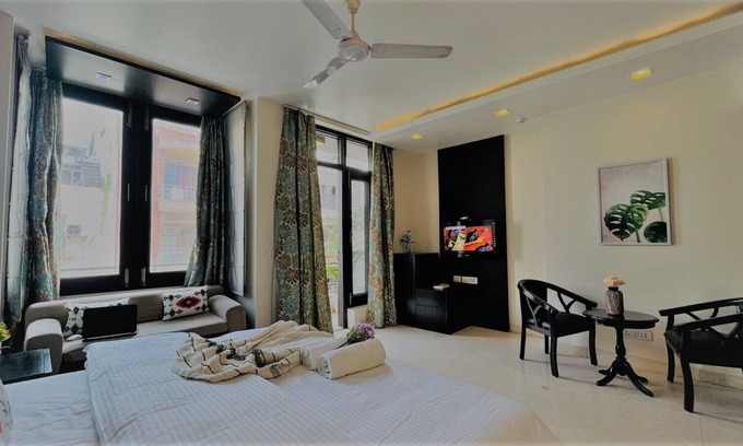 Kailash Colony Apartment | BluO Studio - M Block Mkt @ Greater Kailash