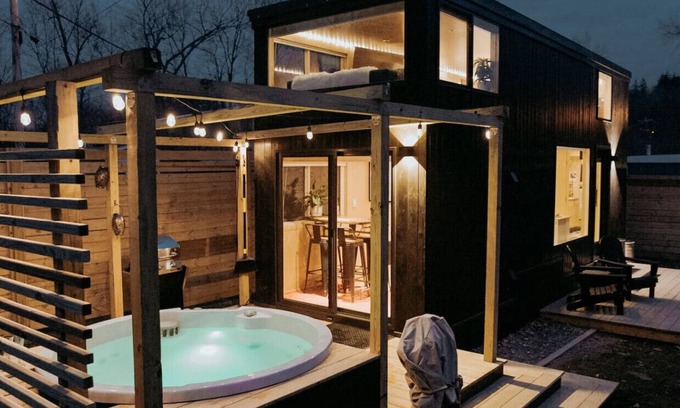 Chatham House | BLUSH: Boutique TINY home*private spa*walk to town
