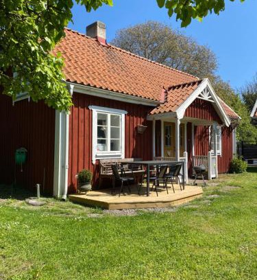 Nedra Sandby House | Bo i egen stuga på härlig ölandsgård