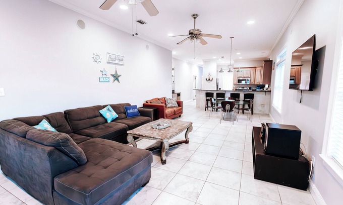 Gulf Shores House | Boardwalk Beach Hangout In the Heart of Gulf Shores!nUpper Unit B