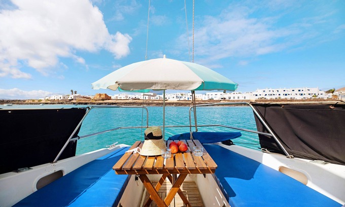 Caleta de Sebo Boat Rental | Boat 'Babieca' with Sea View & Open Deck