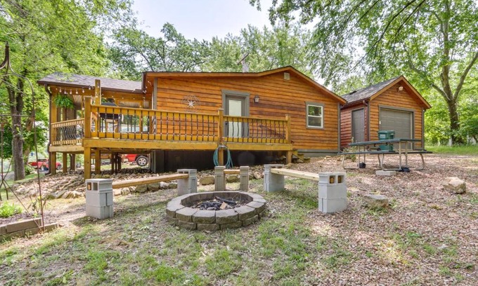 Warsaw House | Boat Slip and Screened Porch Warsaw Cabin Retreat