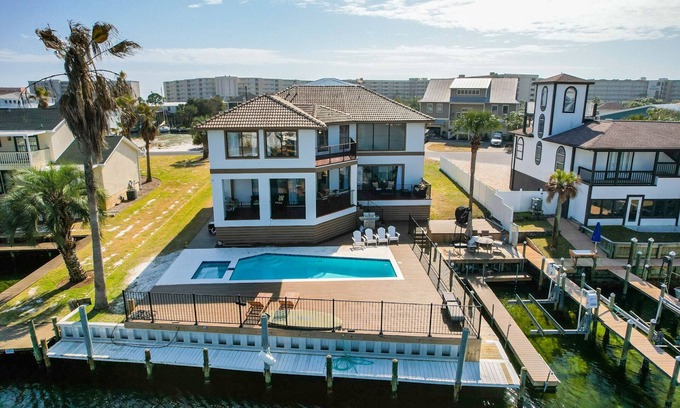 Holiday Isle House | Boater's Beach House in Paradise on the Water - Ocean Access - Sleeps 12