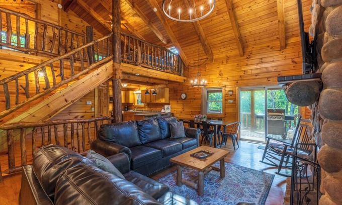 Logan Cabin | Bobcat Bluff-Hocking Hills State Park-Covered Hot Tub-Firepit-Pool Table-WiFi