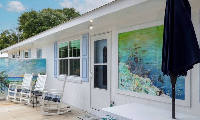 Emerald Isle House | Bogue Bungalow: Oceanside Duplex, downtown Emerald Isle!