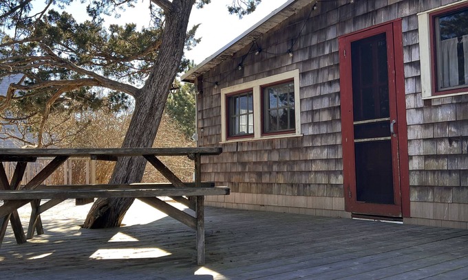 Lonelyville House | Bohemian Cottage - Steps from ocean and bay