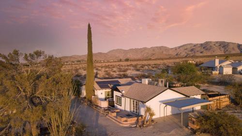 Indian Cove Villa | Boho Desert Home w Fire Pit Backyard Chic Ranch Retreat Asteroid by AvantStay