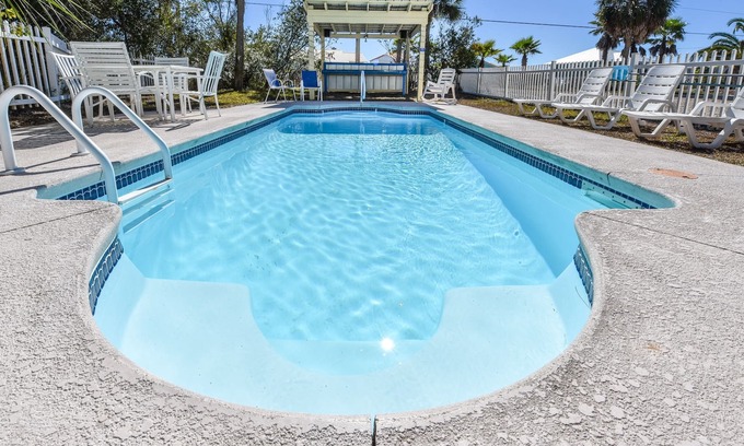 East End House | Book a Fall Week, Save 15%! 5 Palms | Pool & Just a Block from the Beach