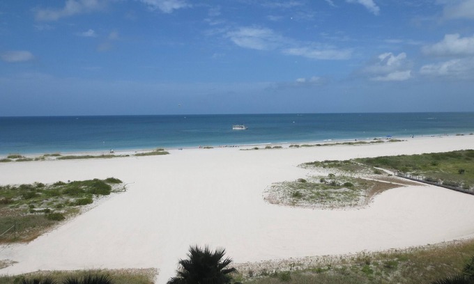 Sand Key Apartment | Book your beach getaway November2025 ! Few dates left ….book now!