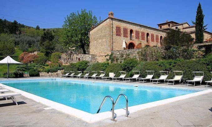 Bucine House | Borgo Bello E: A characteristic and welcoming two-story apartment in the characteristic style of the Tuscan countryside.