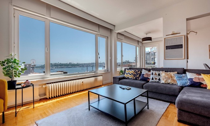 Taksim Apartment | Bosphorus View with Spacious 5-bedroom apartment in amazing Istanbul with AC