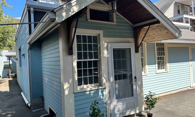 South Medford Apartment | Boston Getaway close to Tufts and Transport
