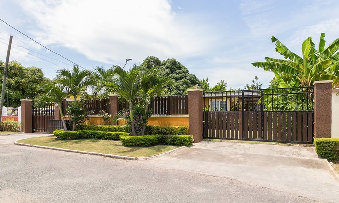 Eastwood Park Apartment | Botanic Bliss Living in Kingston