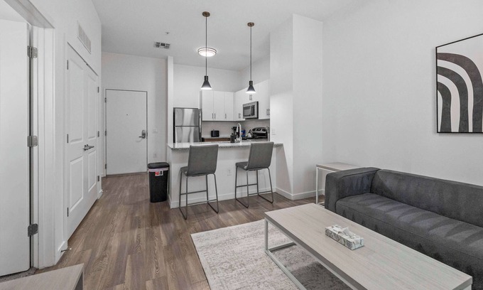 Tempe Apartment | Boulevard Stays Modern Tempe 1BR ASU Pool, Gym 02