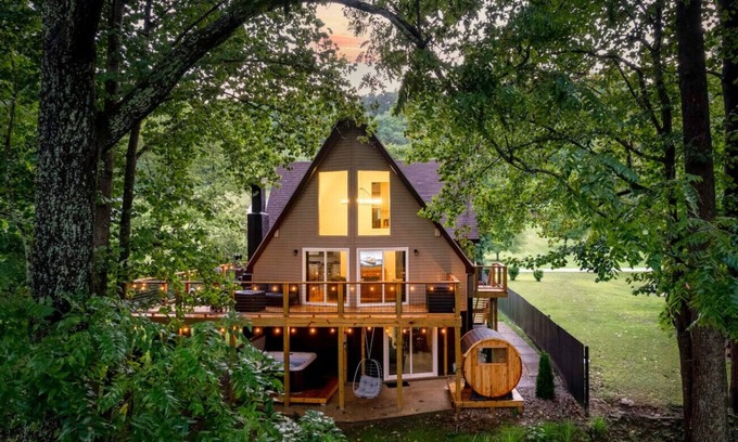 Frankfort Apartment | Bourbon Trail*River Views*Hot Tub*Sauna*EVSE*WiFi