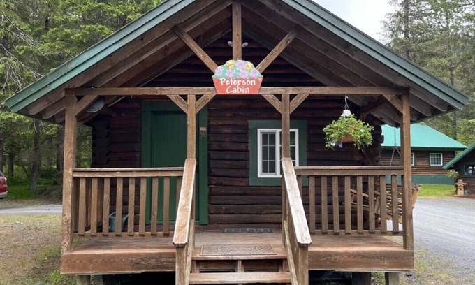 Bear Creek Cabin | Box Canyon "Peterson Cabin" - 1 bed, WIFI