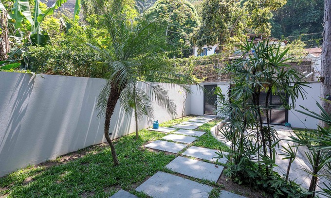 Barra da Tijuca Apartment | House-style apartment in Largo da Barra