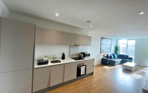 Bracknell Apartment | Bracknell Stylish Two Bedroom Apartment