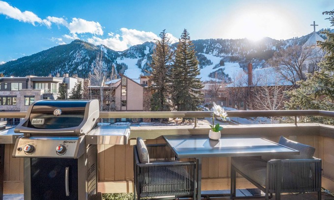 Downtown Apartment | Brand New 2BR 2BA Centrally Located Amazing Views!