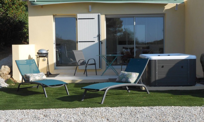 Marine de Davia Apartment | BRAND-NEW SELF-CONTAINED STUDIO WITH GARDEN IN MARINE AREA