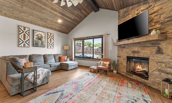 Indian Point Cabin | Branson Getaway: Lake, Pool, Hot Tub & Boat Slip!