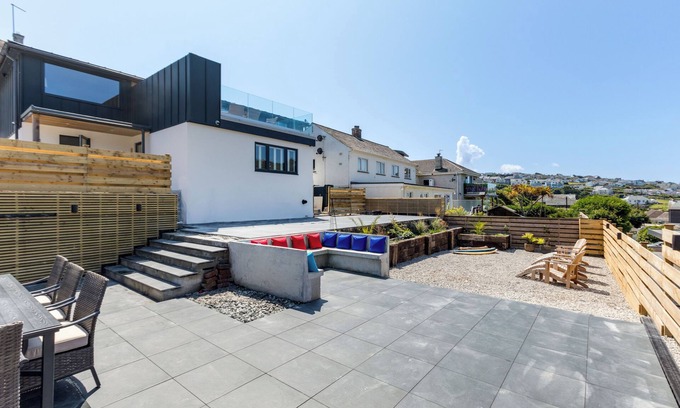 Polzeath House | BREAKERS VIEW, family friendly, luxury holiday cottage in Polzeath