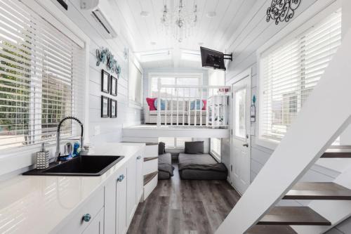 Apple Valley House | Breakfast at Tiffany's