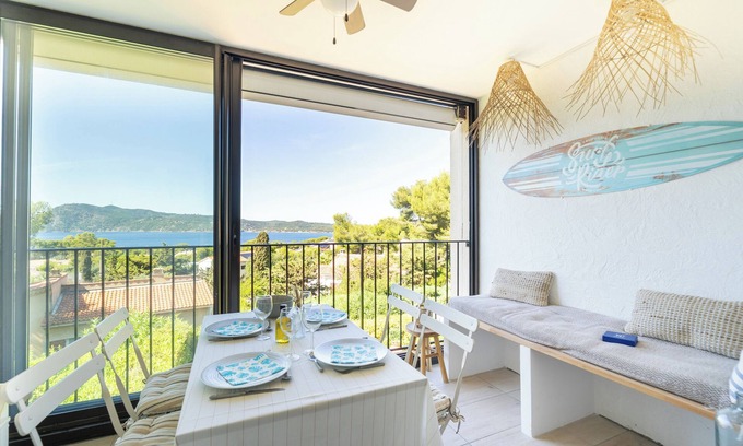 Saint-Mandrier-sur-Mer Condo | Breathtaking sea view,T3, for 6 , pool, parking