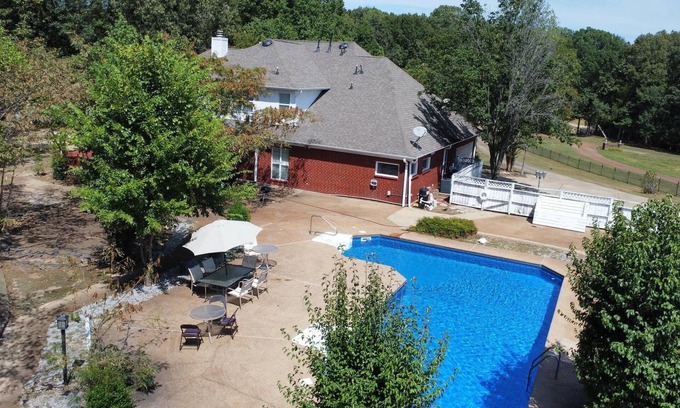 Southaven House | Breathtaking 8 BR+ Extra room w/Pool- Lake View