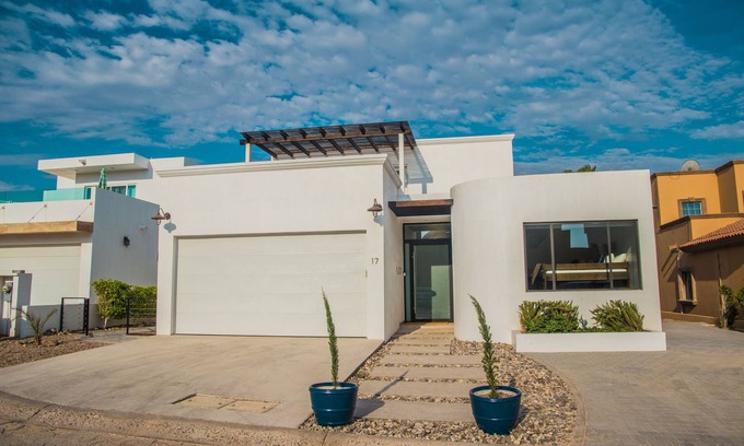 Puerto Penasco House | Breathtaking Custom Home in Sandy Beach with Great Amenities!