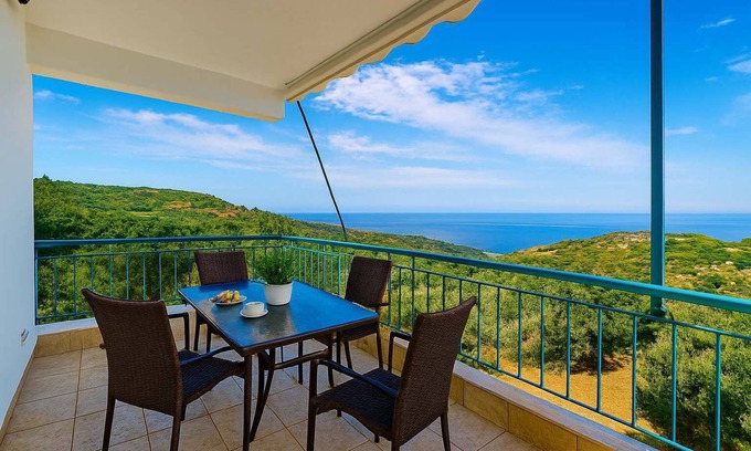 Megali Mantineia Apartment | Breathtaking sea view, close to the beach.