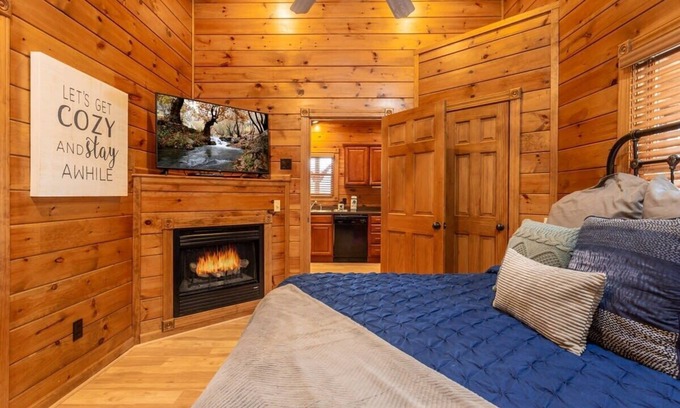 Gatlinburg Cabin | Breathtaking Views Mt. LeConte/3 Miles 2 DwTN Gat