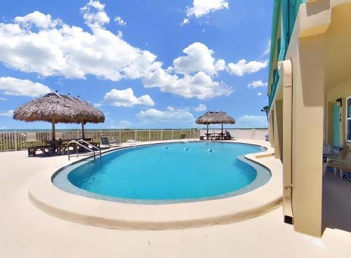 Belleair Beach Apartment | Breezy Belleair 5E
