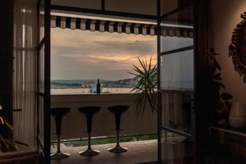 Bacvice Apartment | BREGOS SUPERIOR APARTMENT - unique design 3-BR - unbelievable panoramic view of Split - walking distance from UNESCO palace and Bacvice beach - free parking - BURALUX properties
