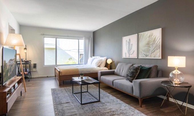 West Los Angeles Apartment | Brentwood Studio w Gym Pool nr UCLA San Vicente LAX-60