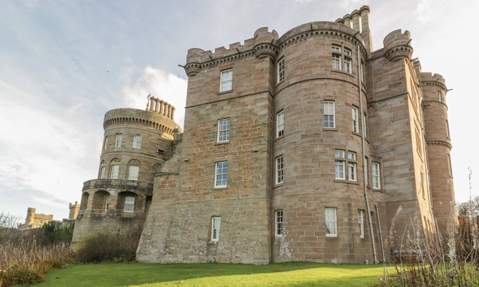 Kirkmichael Cottage | BREWHOUSE FLAT - CULZEAN CASTLE, romantic, with a garden in Maybole